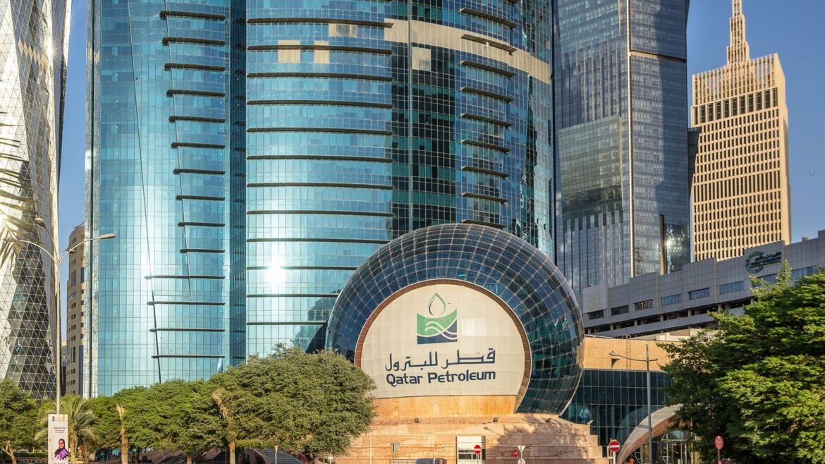 قطر للطاقة توقع عقوداً بقيمة 10 مليار دولار لبناء خطوط لإنتاج الغاز الطبيعي المسال