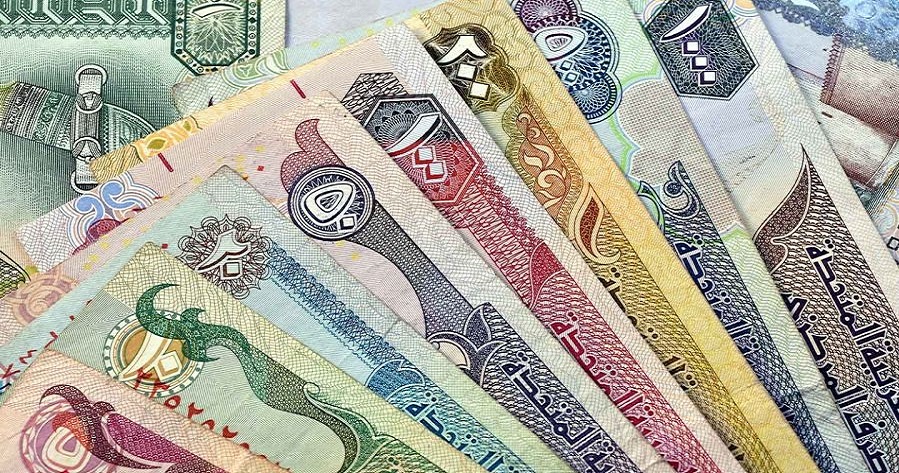خبيرة مصرفية تتوقع طرح عملات بلاستيكية من فئة 50، 500 و1000 جنيه مصري قريباً