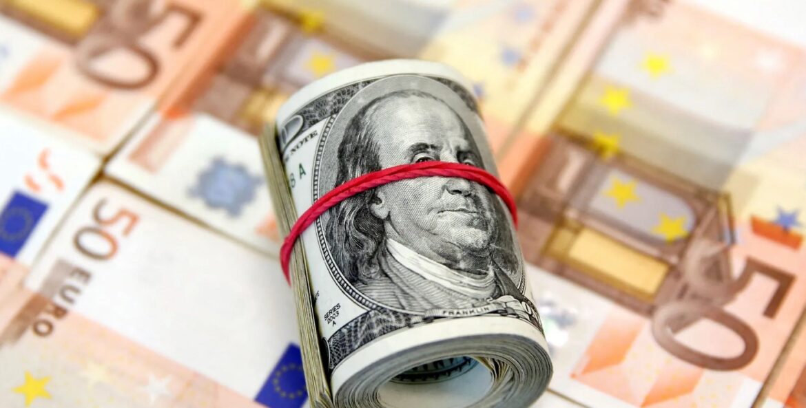 أقدم بنك أميركي يستبعد أن يفقد الدولار هيمنته قريبا حتى مع توسع بريكس