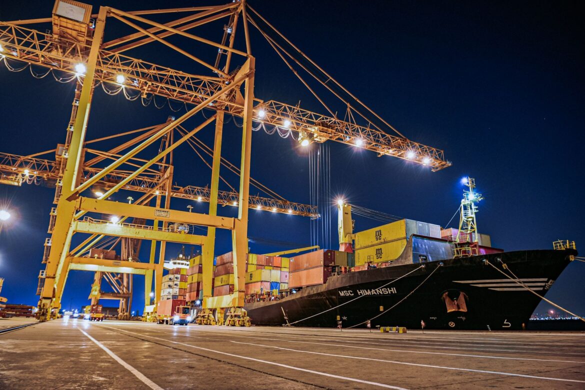 “موانئ” و”سار” توقعان اتفاقية لتعزيز الربط بين النقل البحري والسكك الحديدية بالسعودية