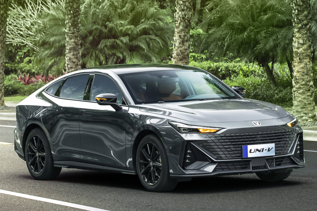 جي بي أوتو تُطلق لأول مرة في مصر سيارتي شانجان Uni-V وEado Plus