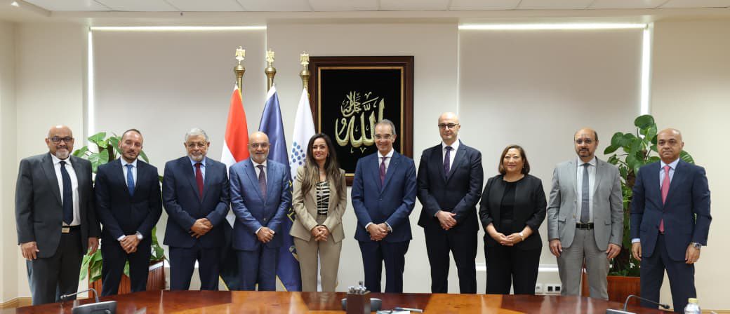 وزارة الاتصالات توقع تراخيص خدمات و”انترنت الأشياء” بين جهاز تنظيم الاتصالات و7 شركات سيارات