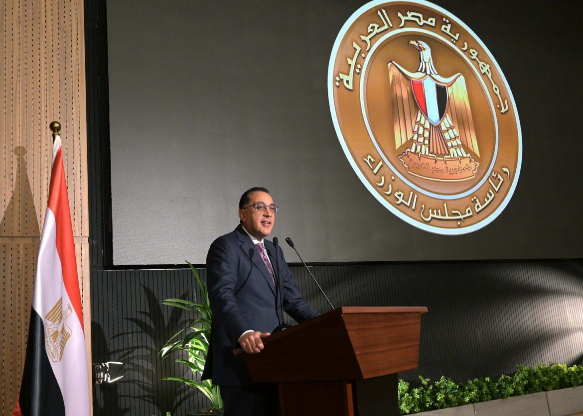 رئيس الوزراء يصدر قرارين بتنظيم طلبات تخصيص الأراضي وتوفيق أوضاع المشروعات بالمدن الجديدة